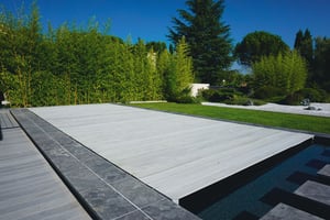 Piscine et fond mobile